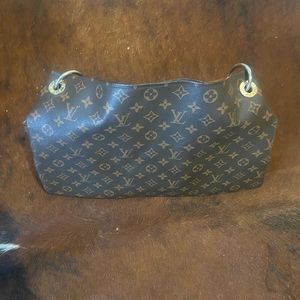 Louis Vuitton artsy mm